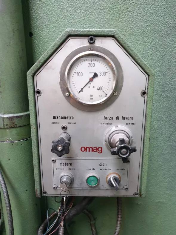 PIEGATRICE OLEODINAMICA OMAG 6000 x 40 TON