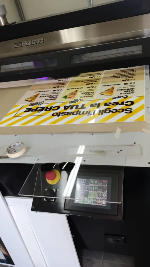 Plotter in piano Roland Ej-640 su banco Smartcolor