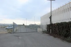 #8882 Porzione di capannone con box prefabbricato