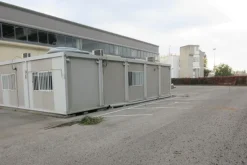 #8882 Porzione di capannone con box prefabbricato