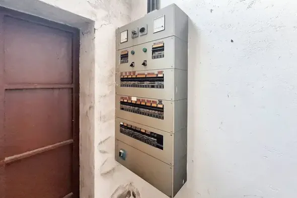 #22847 Porzione di capannone con piazzale privato