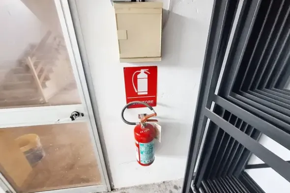 #22847 Porzione di capannone con piazzale privato