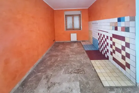 #22847 Porzione di capannone con piazzale privato