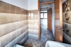#22847 Porzione di capannone con piazzale privato