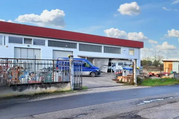 #22847 Porzione di capannone con piazzale privato