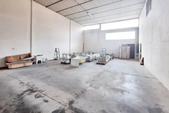 #22847 Porzione di capannone con piazzale privato