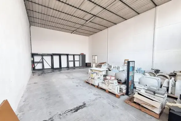 #22847 Porzione di capannone con piazzale privato