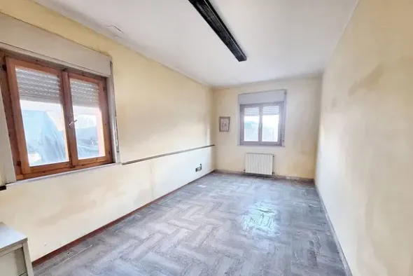 #22847 Porzione di capannone con piazzale privato