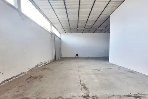 #22847 Porzione di capannone con piazzale privato