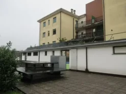 #8554 Porzione di negozio con garage in complesso polifunzionale