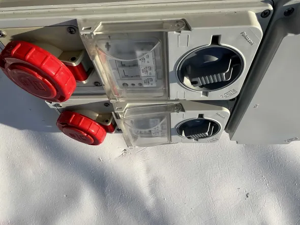 Presa CEE Palazzoli 3P+N+T 32A 400V fusibile
