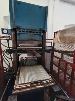 Pressa a caldo per gomma