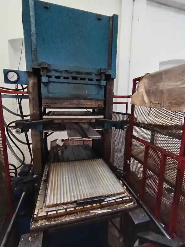 Pressa a caldo per gomma