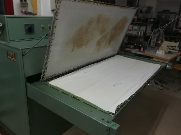 PRESSA ADESIVATRICE A CASSETTO
