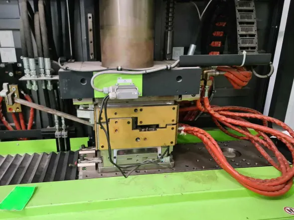 Pressa a iniezione ENGEL INSERT 60H/30 SHUTTLE