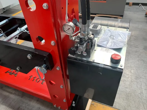 Pressa elettroidraulica AXA 110 Ton