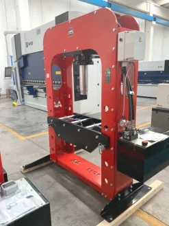 Pressa elettroidraulica AXA 110 Ton