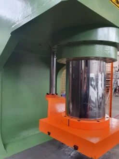 Pressa Gigant 200 ton usata