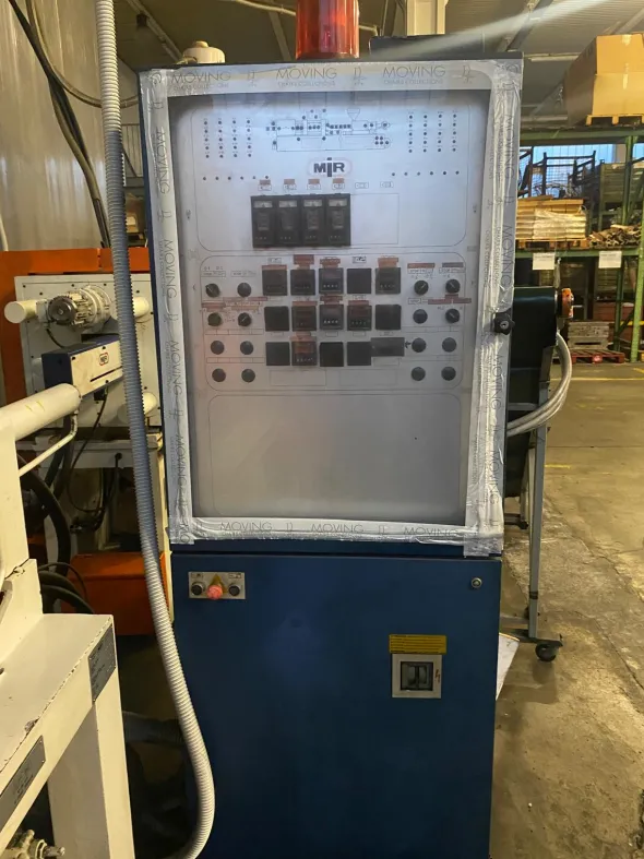 PRESSA INIEZIONE E STAMPAGGIO PLASTICA MIR 130 T