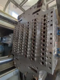 1#10039 Pressa iniezione Sacmi, stampo sacmi e robot di scarico Sytrama
