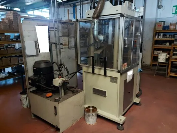 1#5882 Pressa oleodinamica F.lli Milano