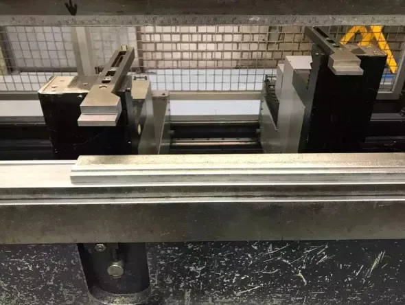 Pressa piegatrice idraulica CNC DARLEY EHP-L 110 31/25