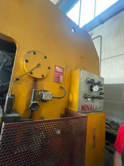 Pressa Piegatrice MINALI 3000 mm X 60 Ton USATA