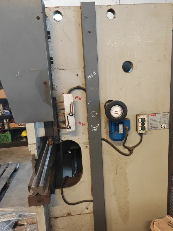 Pressa piegatrice OMAG 3000 mm 100 Ton