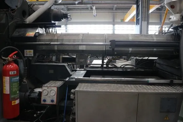 29#5528 Pressa Sandretto Mega HC e robot Jrobi