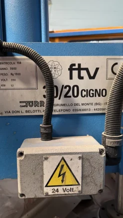 PRESSE VERTICALI con TAVOLA ROTANTE