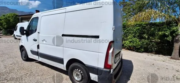 2#9332 Renault Master