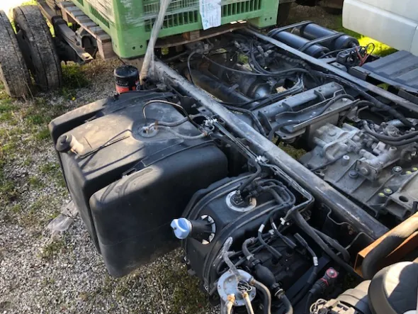 RENAULT TK02 - 2 UNITA' A PEZZI DI RICAMBI MOTORE ROTTI