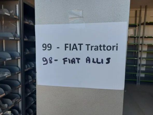 245#8002 Ricambi per trattori Fiat