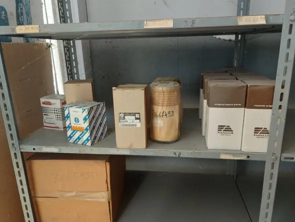245#8002 Ricambi per trattori Fiat