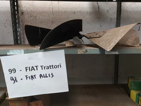 245#8002 Ricambi per trattori Fiat