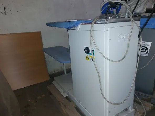 1#8180 Rimanenze di magazzino abbigliamento e macchine per confezionamento