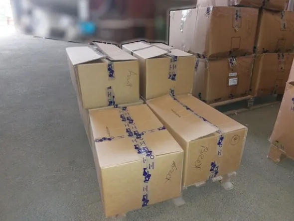 1#8180 Rimanenze di magazzino abbigliamento e macchine per confezionamento