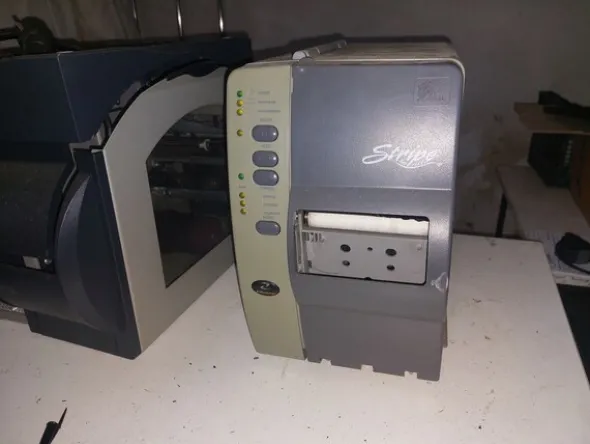 1#8180 Rimanenze di magazzino abbigliamento e macchine per confezionamento