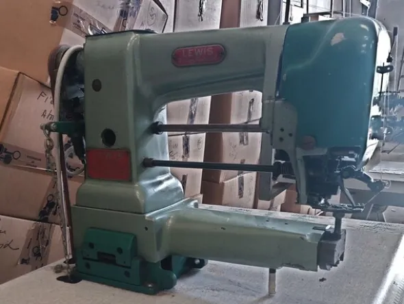 1#8180 Rimanenze di magazzino abbigliamento e macchine per confezionamento