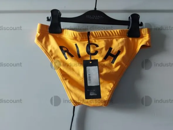 2#10090 Rimanenze di magazzino di abbigliamento