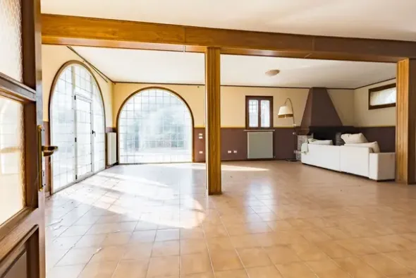 #15204 Ristorante ed abitazione con ampio terreno