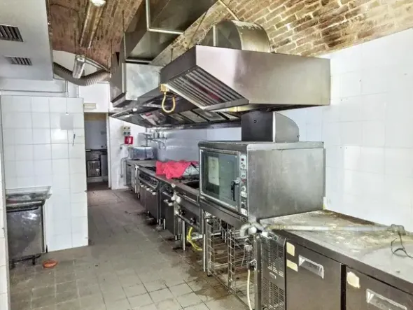 #2515027 Ristorante in palazzo storico e servizi