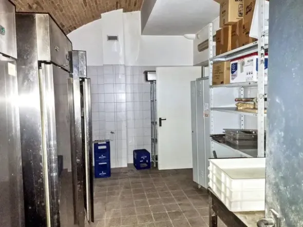 #2515027 Ristorante in palazzo storico e servizi