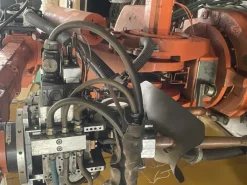 Robot di saldatura a punti