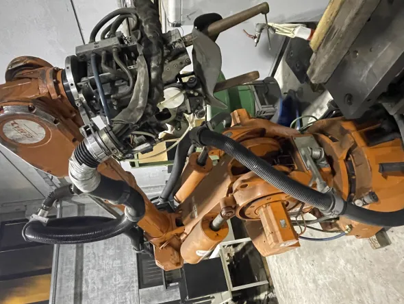 Robot di saldatura a punti
