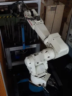 Robot Kawasaki 6 assi