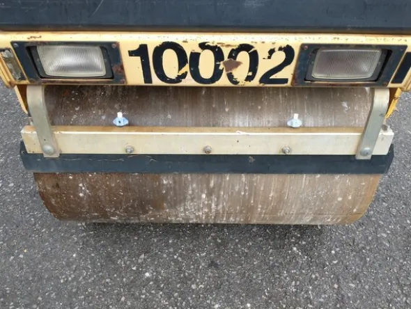 13#5701 Rullo compattatore Dynapac CC102