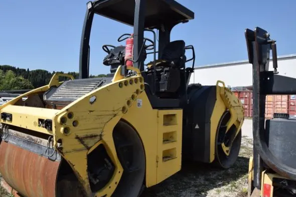 2#3367 Rullo vibrante Bomag BW 141 AD-4