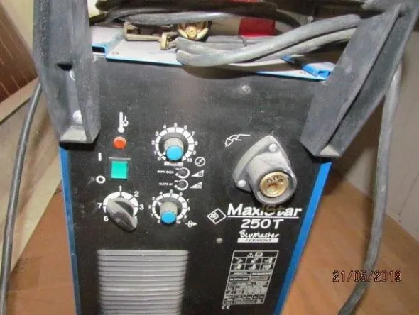 16#4280 Saldatrice a filo Maxistar 250 T
