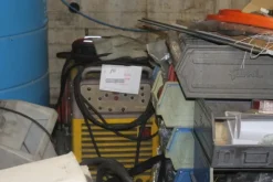 10#5599 Saldatrice Esab e sega a nastro Carif